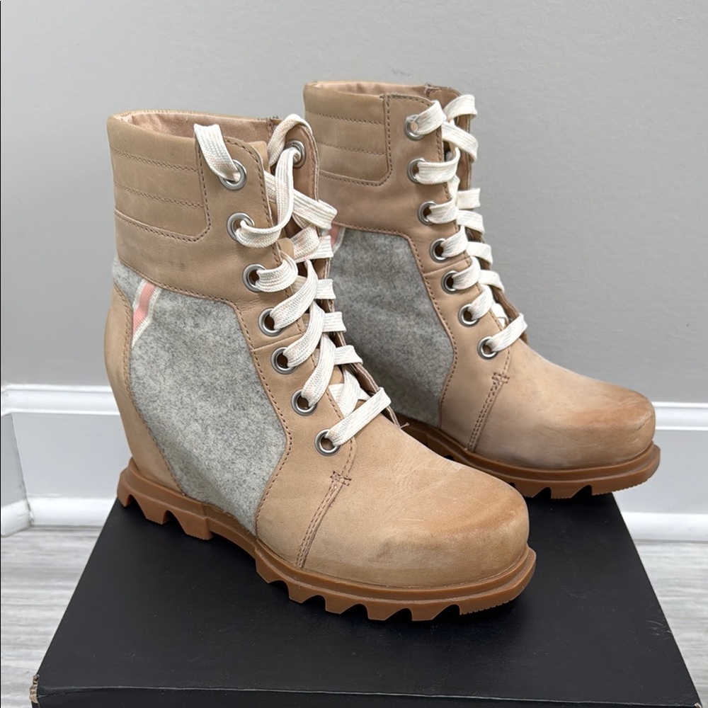 Sorel Joan of Arctic Wedge III Lexie Natural/Gum Boots Size 6.5